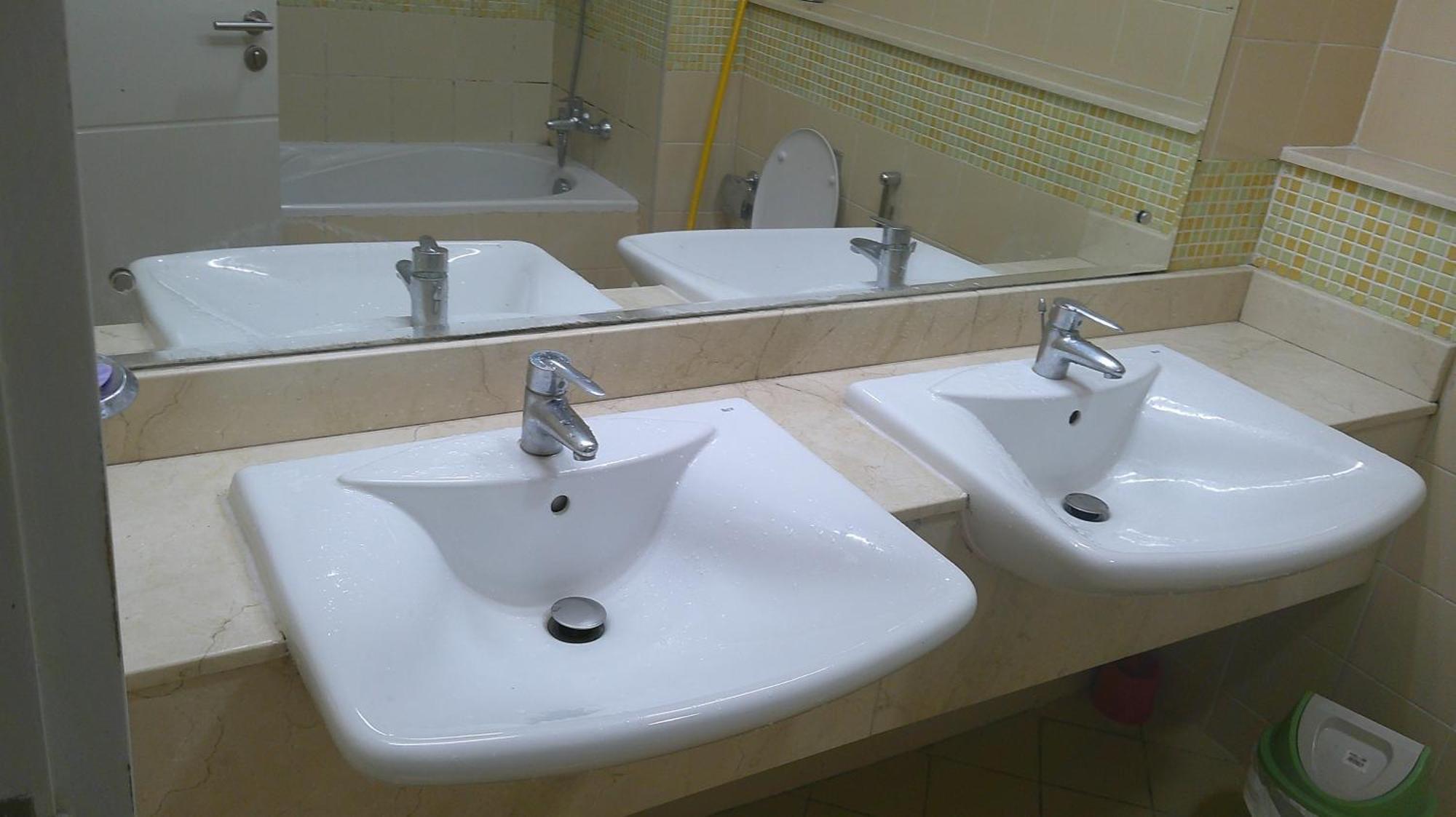 Ruby Star Hostel Dubai F2 Extérieur photo